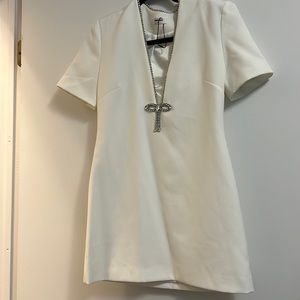 Size XS white dress w bow detailing